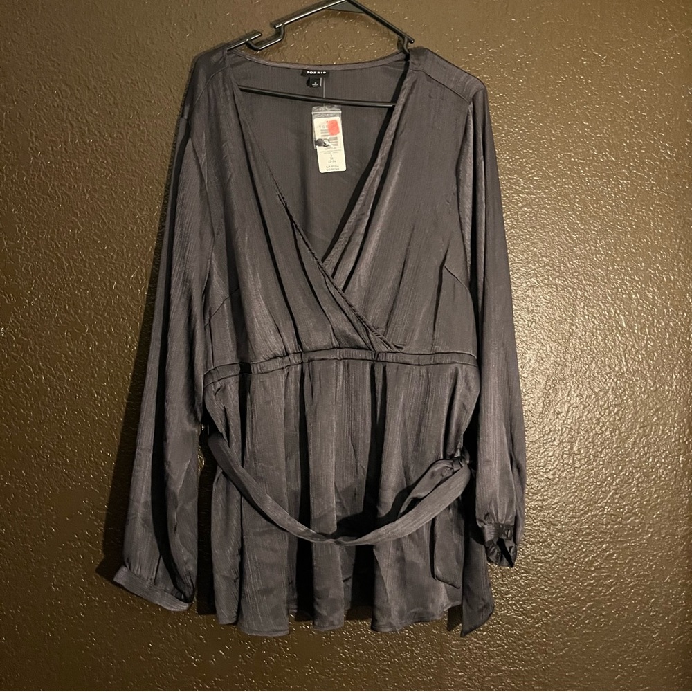 Gray Long Sleeve Vneck Shirt with Belt, New with Tags, Size 3X